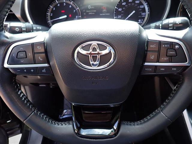 Used 2020 Toyota Highlander XLE AWD/4WD image 18