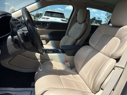 Used 2019 Lincoln Continental Reserve FWD image 8