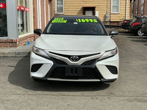 Used 2019 Toyota Camry XSE image 2