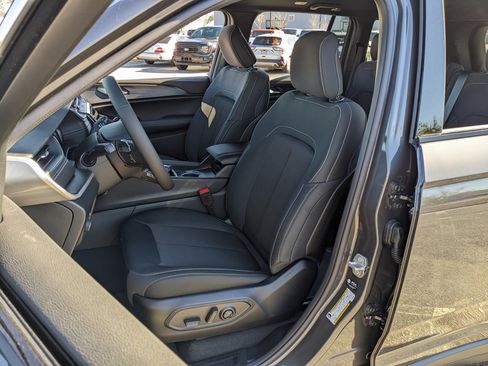 New 2025 Jeep Grand Cherokee Laredo image 29