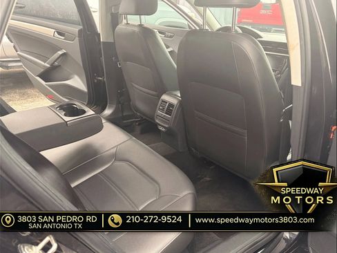 Used 2020 Volkswagen Passat 2.0T SE FWD image 11