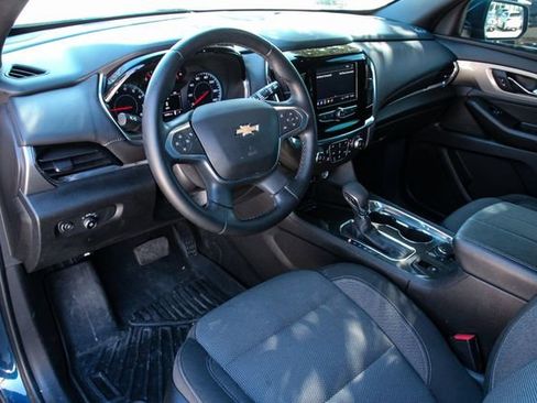 Used 2023 Chevrolet Traverse LT image 9