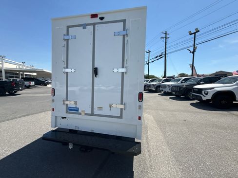 New 2025 GMC Savana 3500 w/ Power Convenience Package RWD image 16