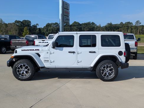 Used 2023 Jeep Wrangler Unlimited Sahara AWD/4WD image 2