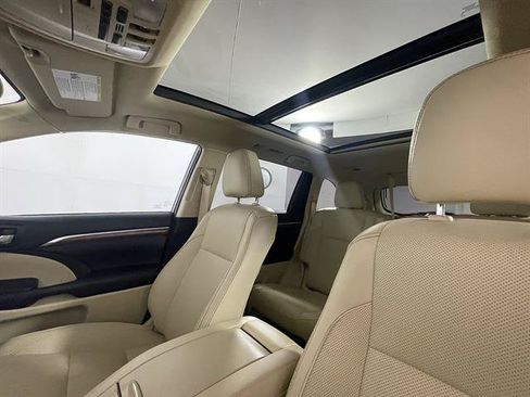 Used 2019 Toyota Highlander Limited Platinum AWD/4WD image 9