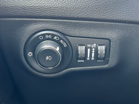 Used 2018 Jeep Compass Latitude w/ Cold Weather Group image 20