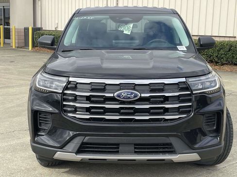 New 2026 Ford Explorer Active RWD image 8