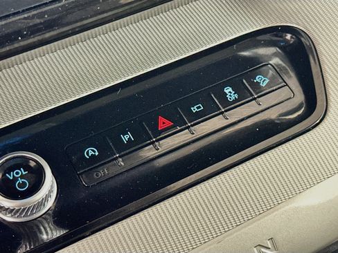 Used 2025 Ford Expedition Active AWD/4WD image 26