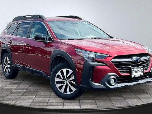 Used 2024 Subaru Outback Premium AWD/4WD image 3
