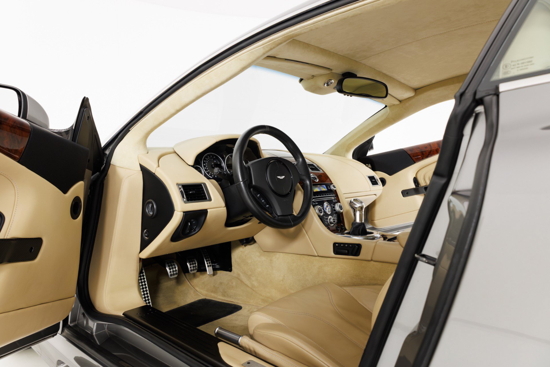 Used 2009 Aston Martin DBS Coupe RWD image 4