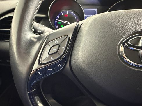 Used 2018 Toyota C-HR XLE FWD image 36