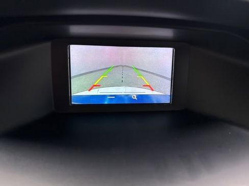 Used 2018 Ford Focus SE FWD image 2