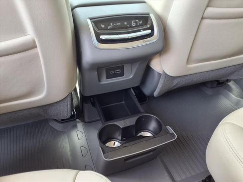 Used 2023 Cadillac XT6 Premium Luxury w/ Technology Package image 13