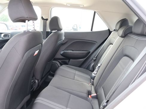 Used 2025 Hyundai Venue SEL FWD image 16