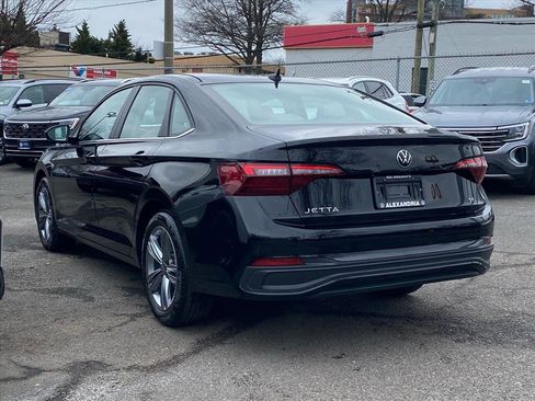 Certified 2024 Volkswagen Jetta SE image 5