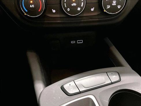 Used 2024 Chevrolet Trax RS FWD image 26