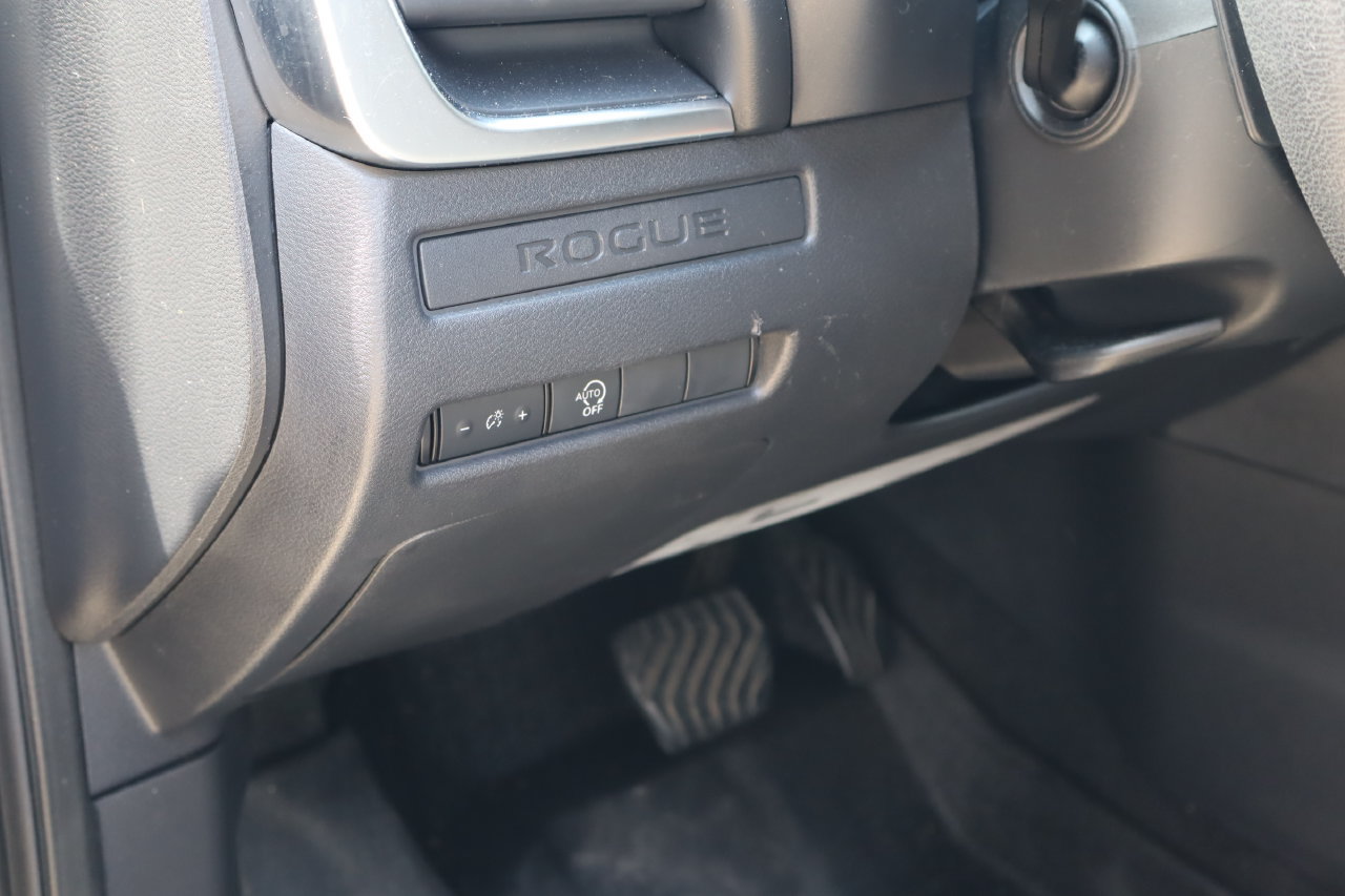 Used 2023 Nissan Rogue S FWD image 22
