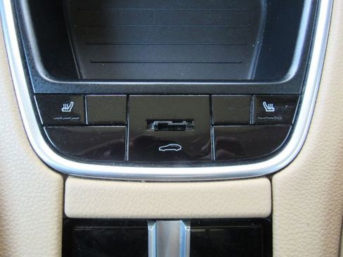Used 2019 Porsche Panamera 4 image 28