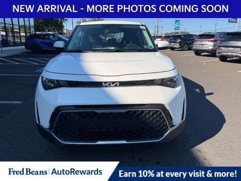 Used 2025 Kia Soul LX w/ LX Technology Package FWD image 2