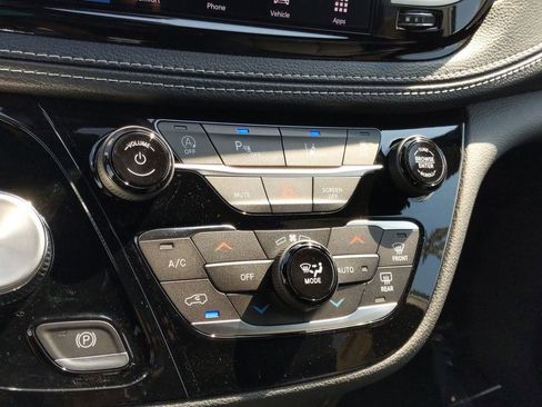 New 2026 Chrysler Pacifica Select image 36