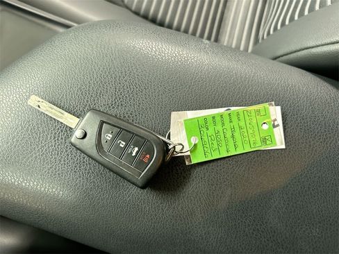 Used 2020 Toyota Camry SE image 12