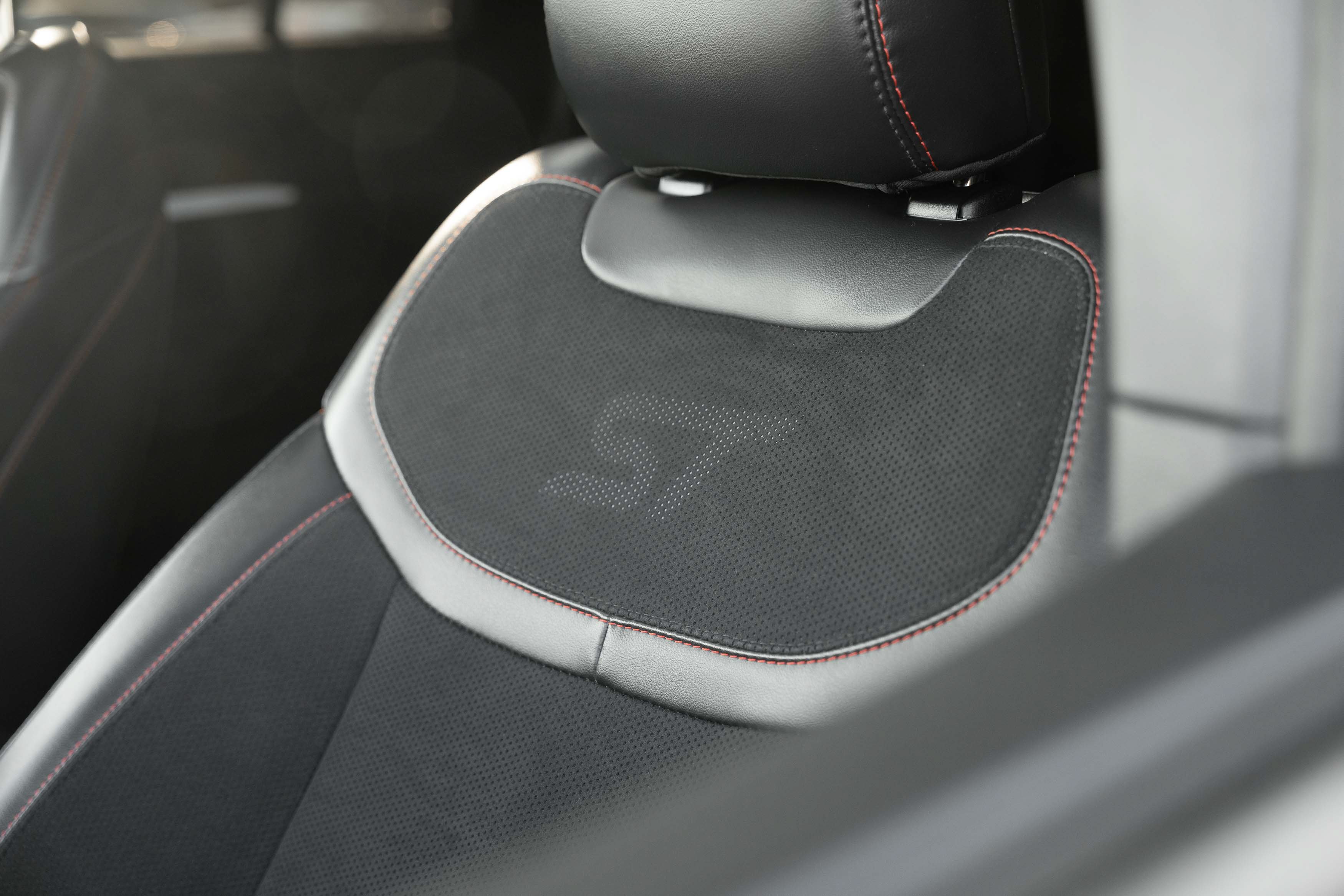 Used 2025 Ford Explorer ST AWD/4WD image 21