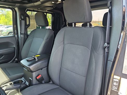 Used 2022 Jeep Gladiator Sport AWD/4WD image 19