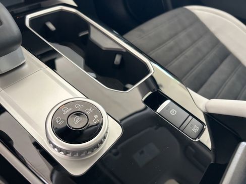 New 2025 Mitsubishi Outlander SE image 9