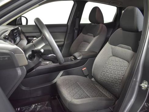 Certified 2025 Nissan Kicks SV AWD/4WD image 9