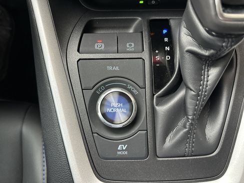 Certified 2025 Toyota RAV4 XSE w/ Advanced Technology Package image 31