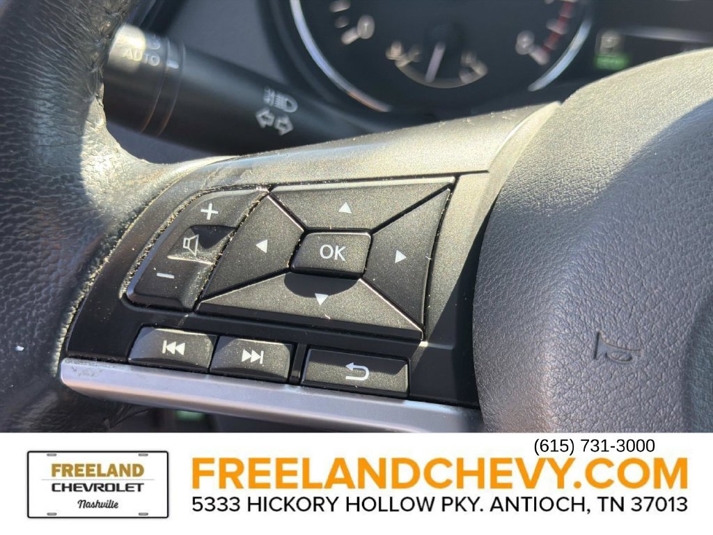 Used 2017 Nissan Rogue SV FWD image 37