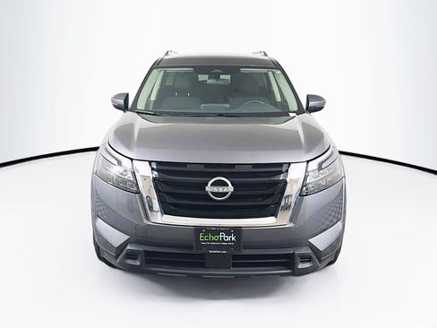 Used 2025 Nissan Pathfinder SV FWD image 2