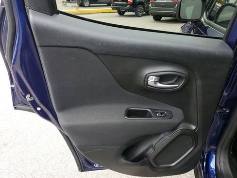 Used 2021 Jeep Renegade Latitude image 14