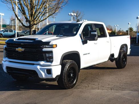 Used 2024 Chevrolet Silverado 3500 LT image 4