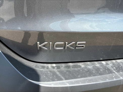 New 2025 Nissan Kicks SR image 8