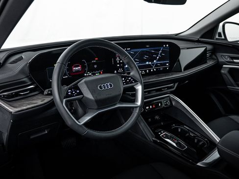 Certified 2025 Audi Q5 Premium w/ Convenience Package AWD/4WD image 10