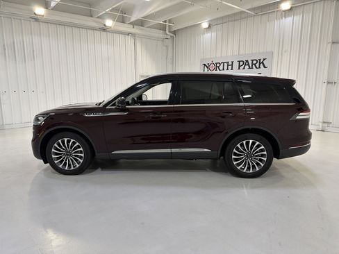 Used 2022 Lincoln Aviator Reserve image 2