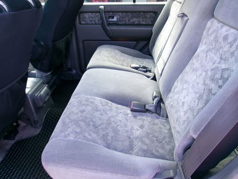 Used 2001 Isuzu Trooper S image 13