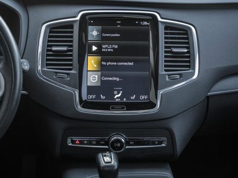 Used 2020 Volvo XC90 T6 Momentum image 24