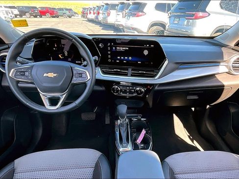 Used 2024 Chevrolet Trax LT w/ Driver Confidence Package FWD image 14