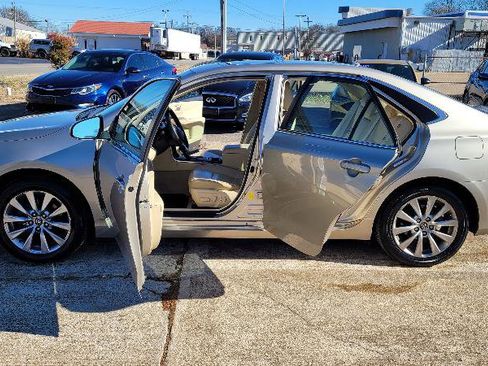 Used 2016 Toyota Camry XLE image 19