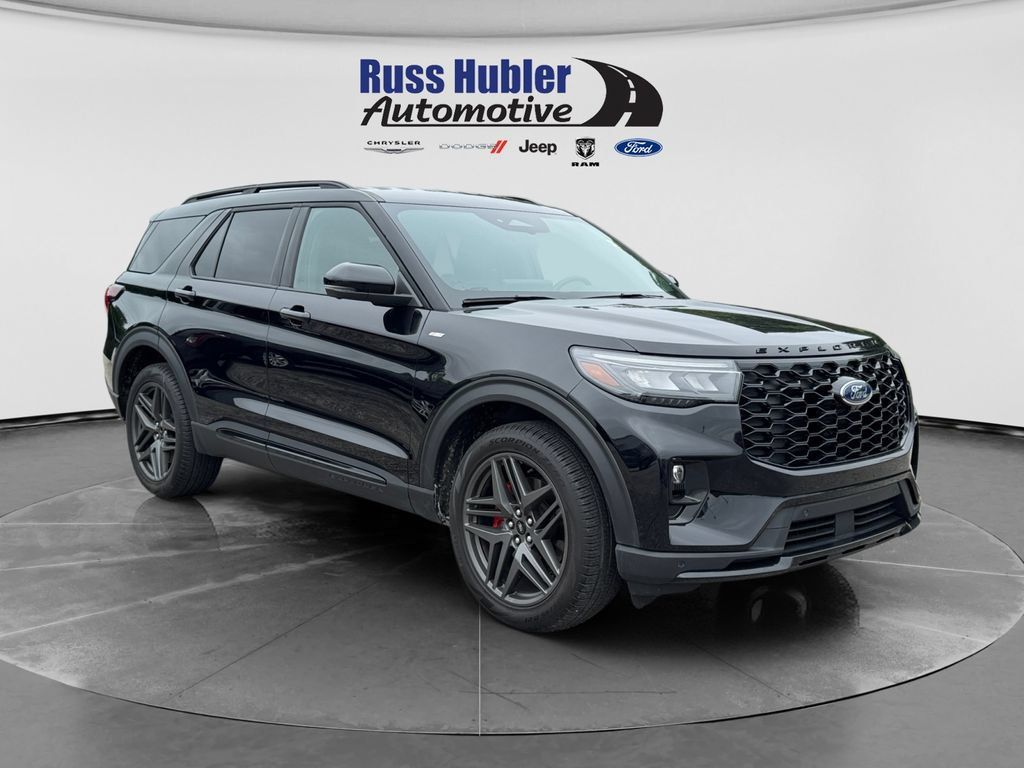 Used 2025 Ford Explorer ST-Line w/ ST-Line Street Pack AWD/4WD image 9