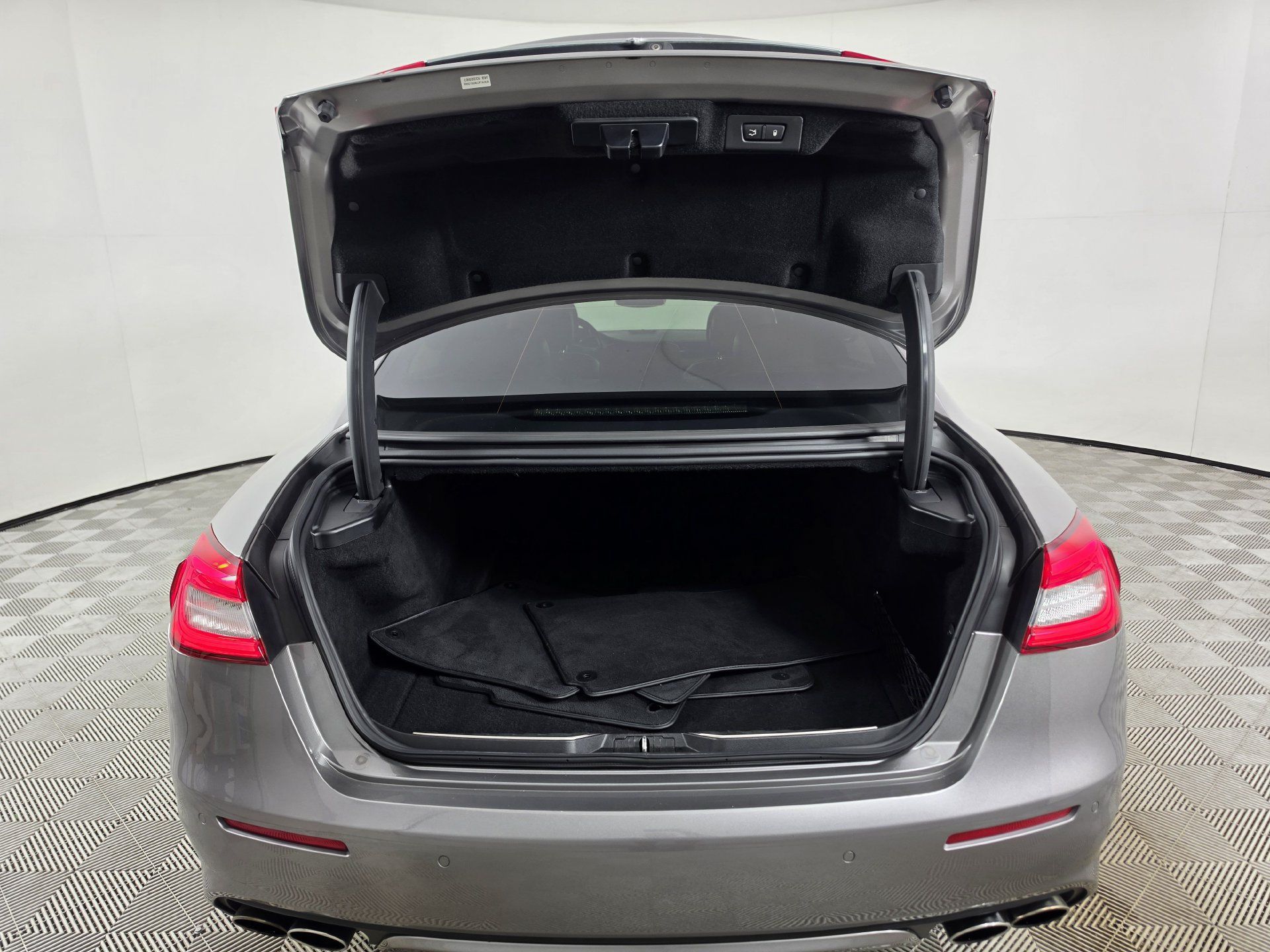 Used 2017 Maserati Quattroporte S GranLusso RWD image 49