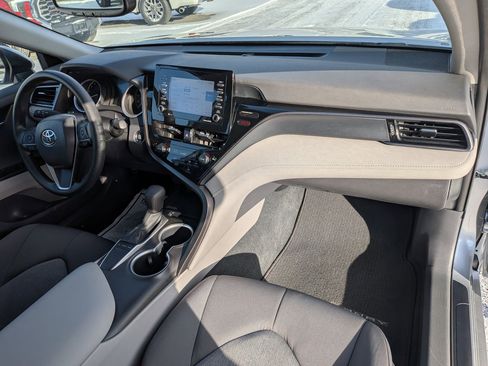 Used 2022 Toyota Camry LE image 21