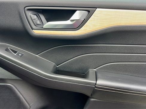 Used 2022 Ford Escape Titanium w/ Titanium Premium Package image 20