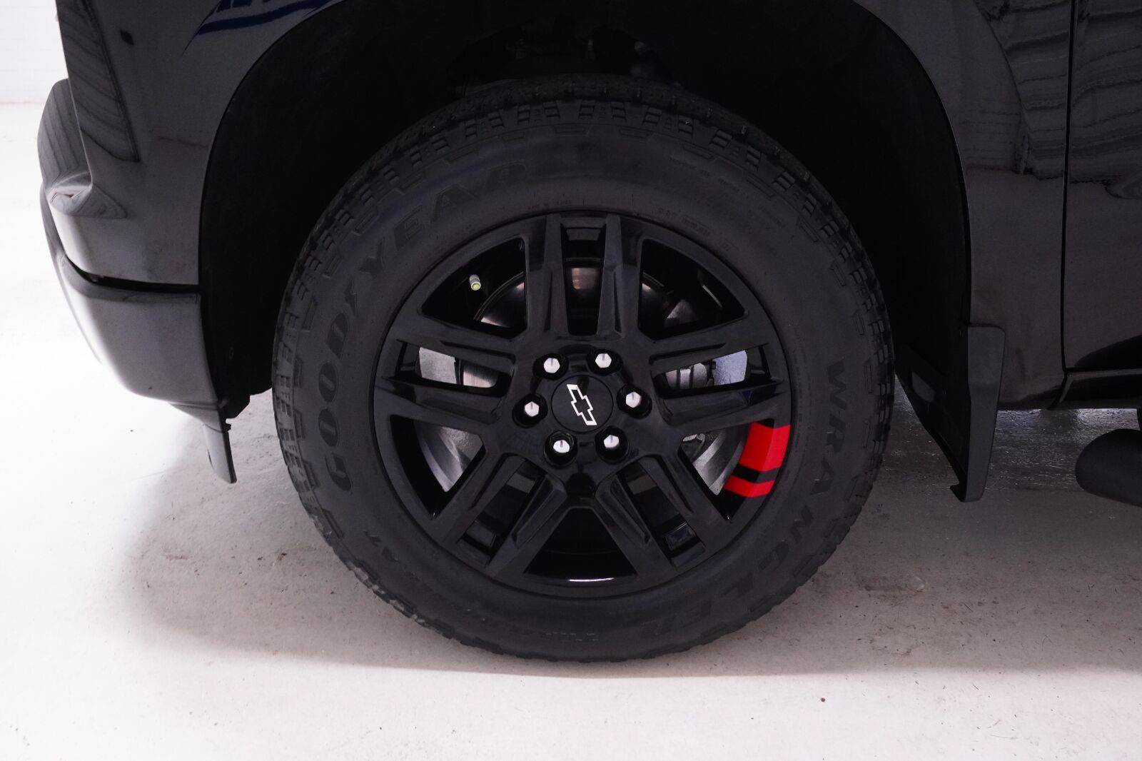 Used 2023 Chevrolet Silverado 1500 RST w/ Redline Edition AWD/4WD image 32