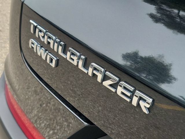 Used 2025 Chevrolet TrailBlazer LT AWD/4WD image 7