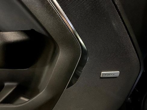 Used 2023 GMC Yukon SLT image 32