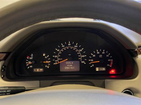 Used 2000 Mercedes-Benz E 320 Wagon image 12