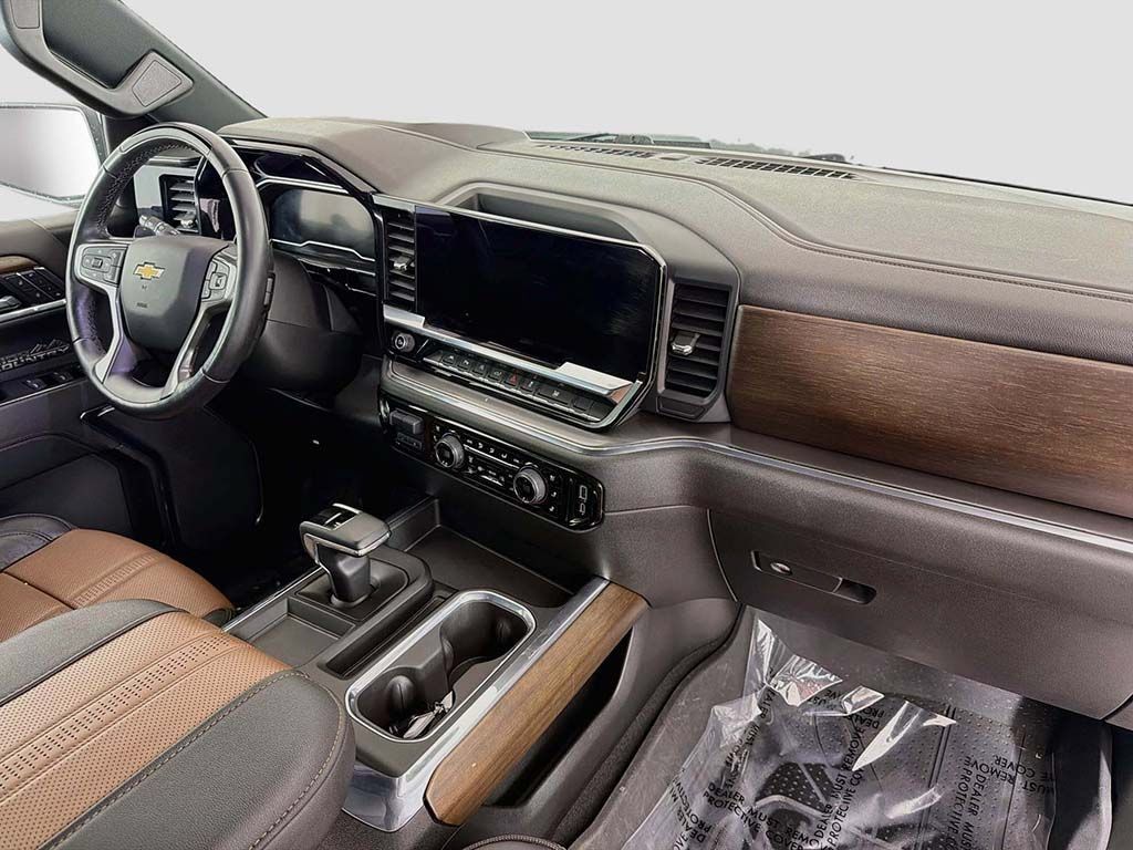 Used 2024 Chevrolet Silverado 1500 High Country w/ Technology Package AWD/4WD image 23